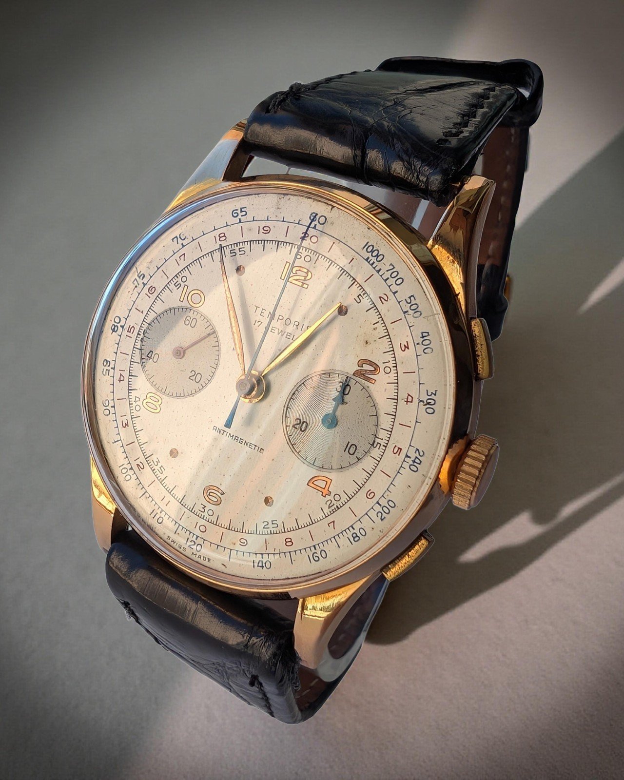 Chronographe Suisse – 18K Solid Gold – 37 mm