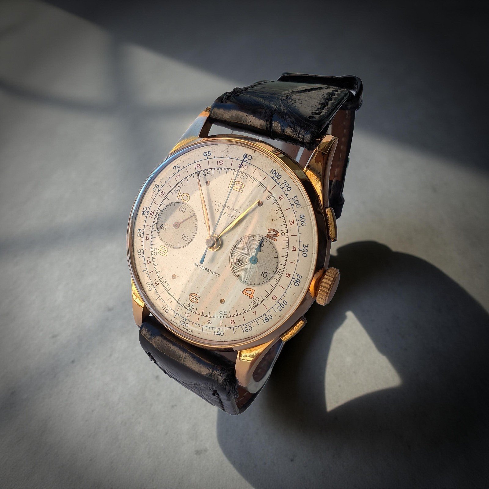 Chronographe Suisse – 18K Solid Gold – 37 mm - Image 2