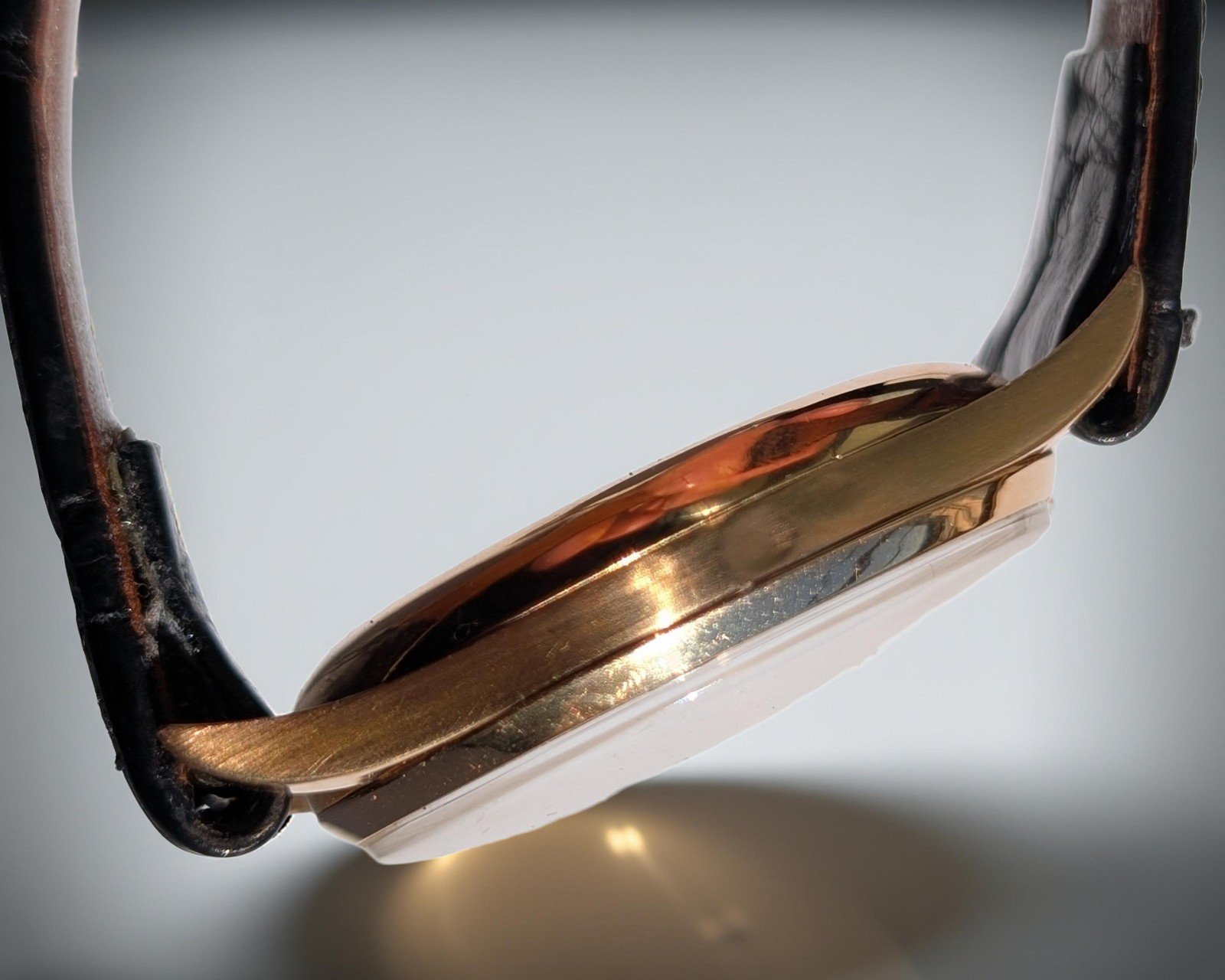 Chronographe Suisse – 18K Solid Gold – 37 mm - Image 4